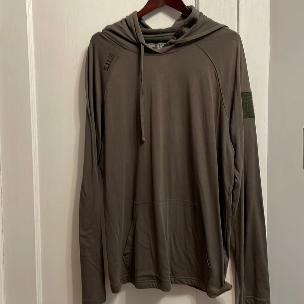 5.11 mens size xl hooded T-shirt